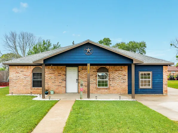 5107 2nd St, Danbury, TX 77534