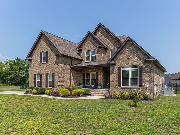 3rd image of 3534 Titus Ln