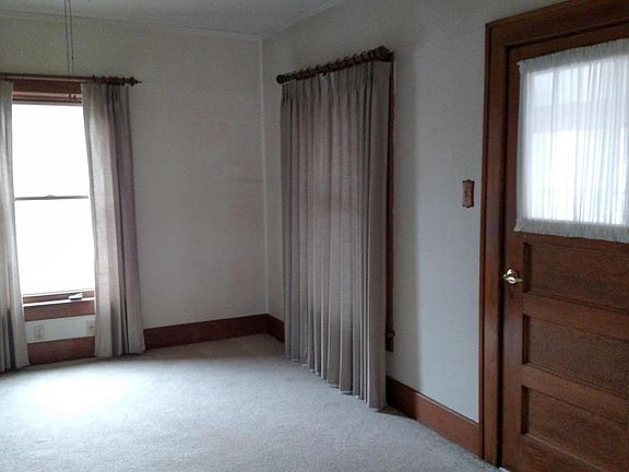 5th image of 704 Crawford Ave