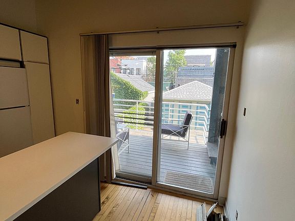 5th image of 1437 W School St #2