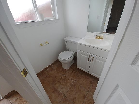 1/2 Bath off the kitchen