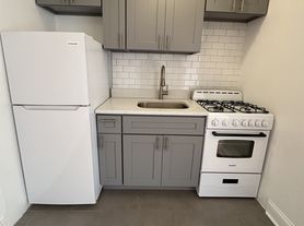 208-84 Grand Central Pkwy, Queens Village, NY