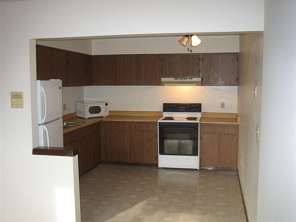 2nd image of 1400 Blackhawk Trl APT 7