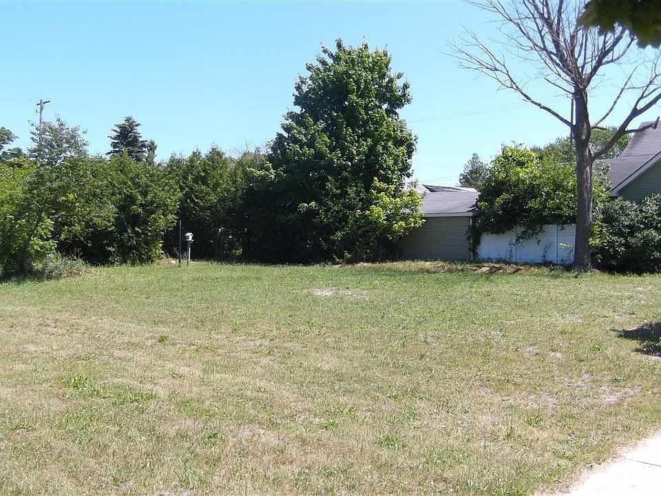 1st image of 821 Forest Ave