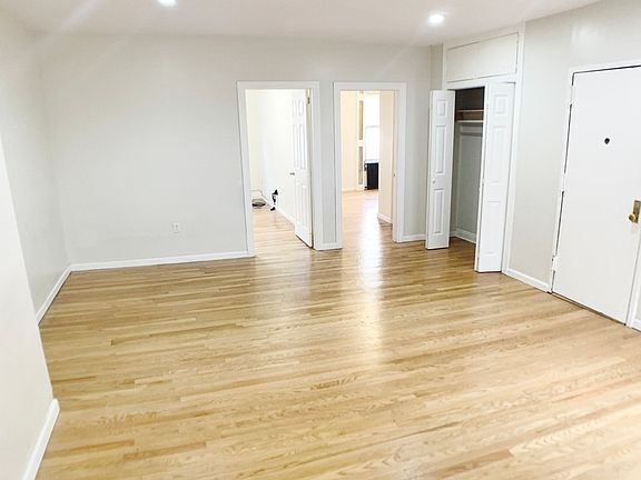 3rd image of 5-30 50th Ave #2B
