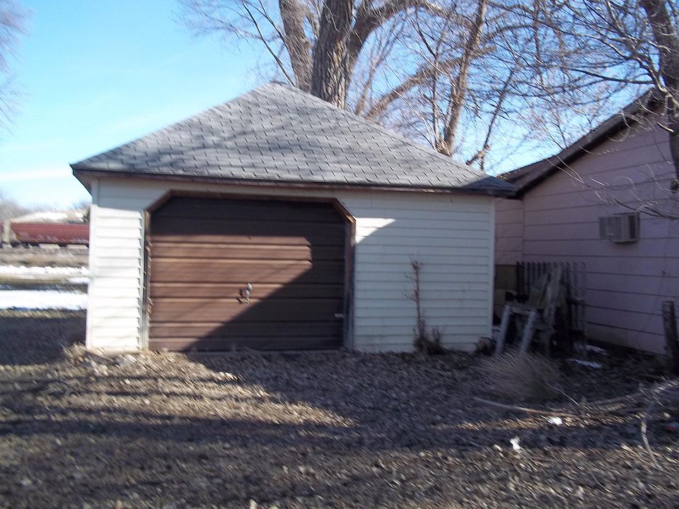 2nd image of 643 1st St W