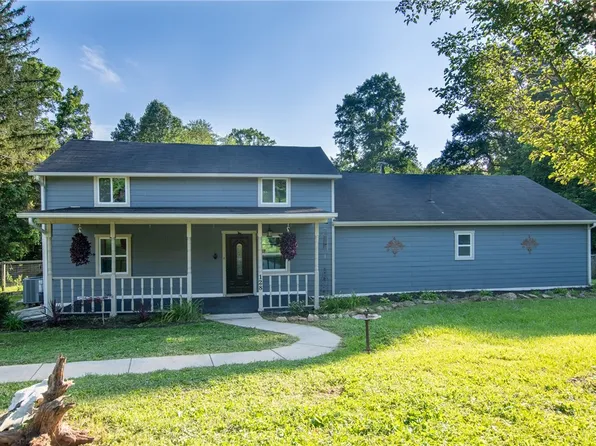 128 Craun Ln, Wampum, PA 16157