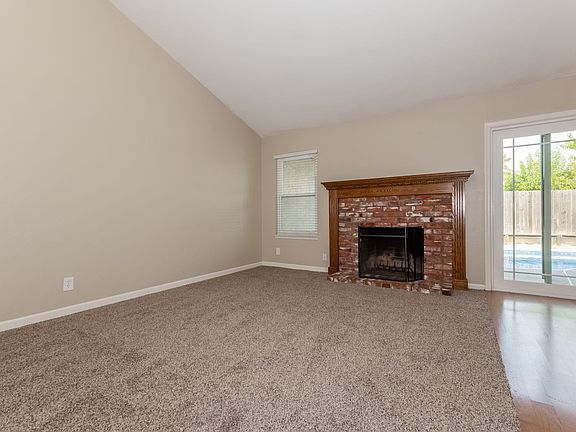 4th image of 1214 Cresthaven Dr
