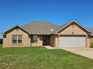 138 Arapaho St, Geronimo, OK 73543