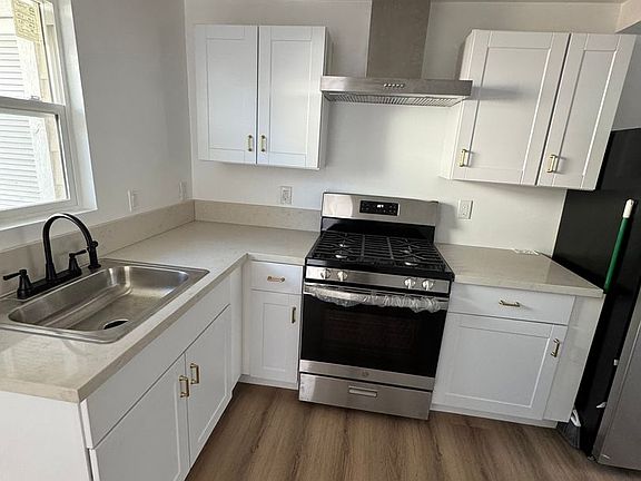 2nd image of 285A Cerritos Ave #0