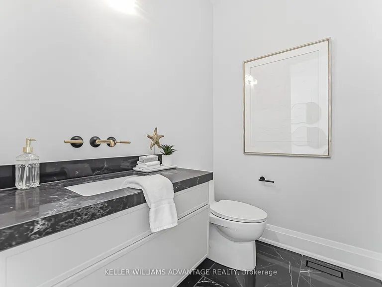 711 Hillview Cres — Photo 15