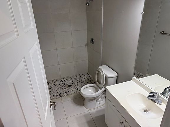 5th image of 1512 Gary Ln