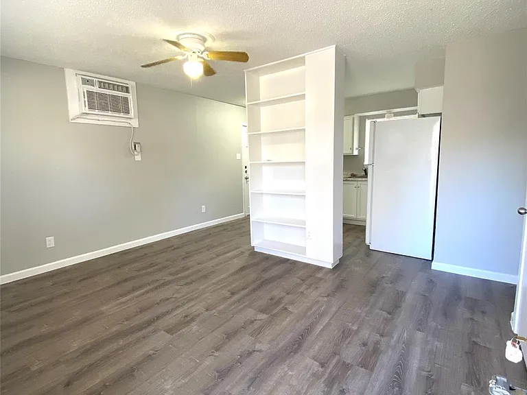 404 Swanee Dr #B — Photo 2