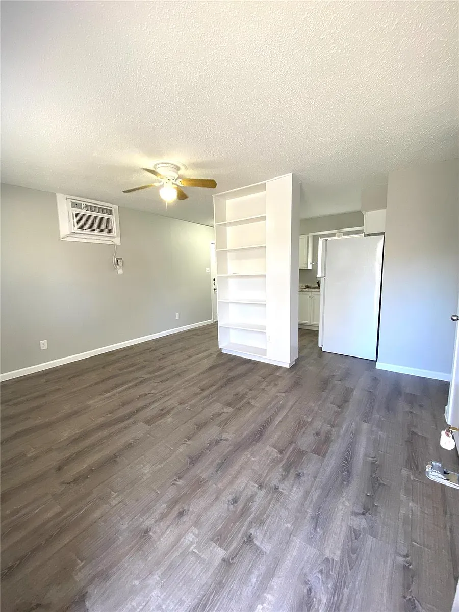 Building Photo - 404 Swanee Dr #B