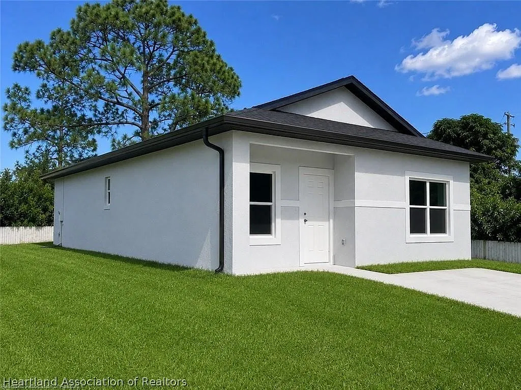 2 bed, 2.0 bath, 832 sqft, $1,500 — Photo 2