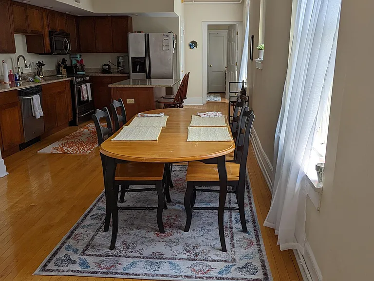 212 W Franklin St #202 — Photo 4