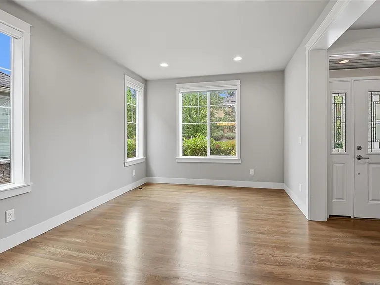 21384 NE 9th Pl — Photo 3