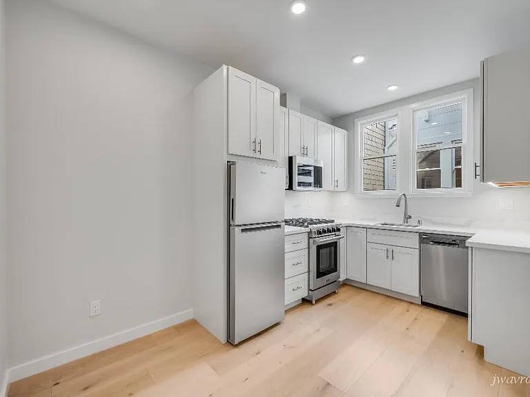 30 Liberty St #6 — Photo 3