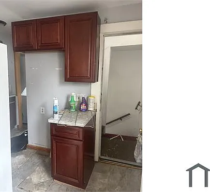 3 bed, 1200 sqft, $1,950 — Photo 2