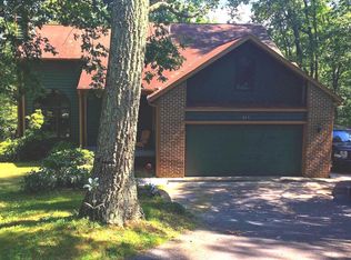 211 Fairway Cir, Cross Junction, VA 22625