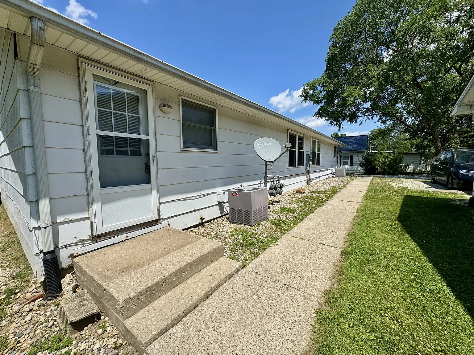 2 bed, 720 sqft, $900 — Photo 3