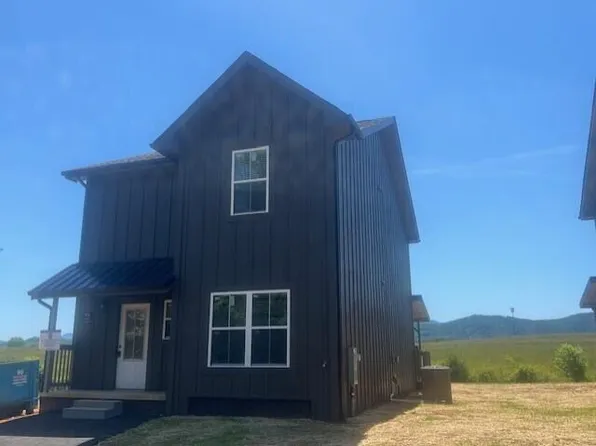 972 Lacy Ct, Sevierville, TN 37862