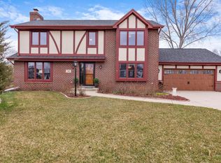 7368 W Brunn Dr, Franklin, WI 53132