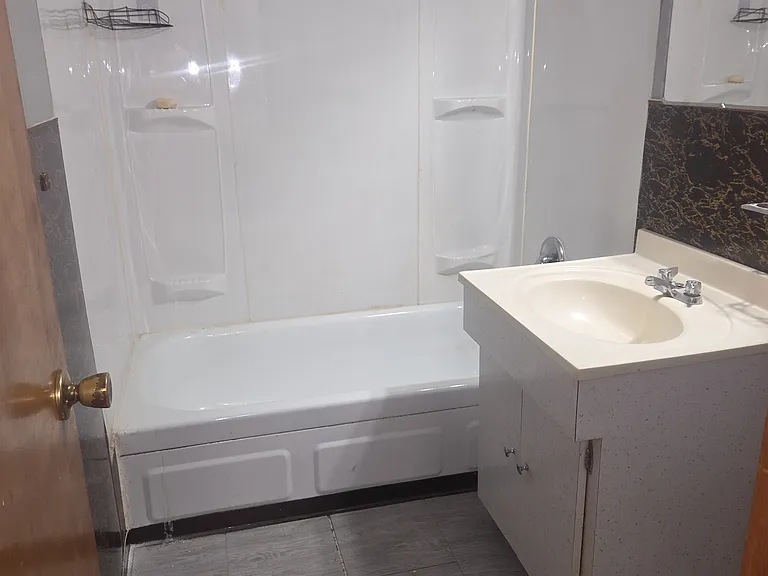 4407 Longwood Ave — Photo 17