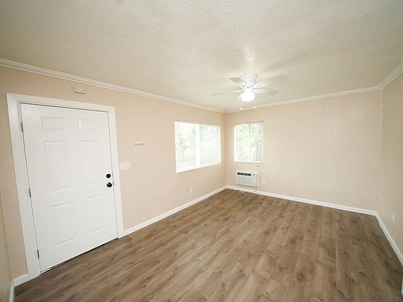 4th image of 2551 Kent Dr