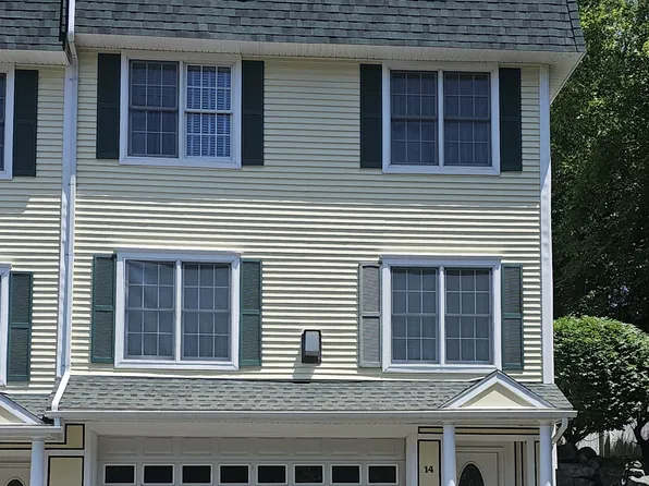 14 Dansereau Pl #14, Middleton, MA 01949