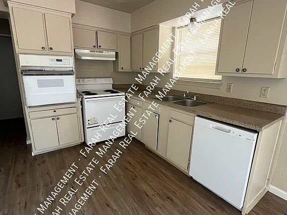 5th image of 2107 E Park Row Dr