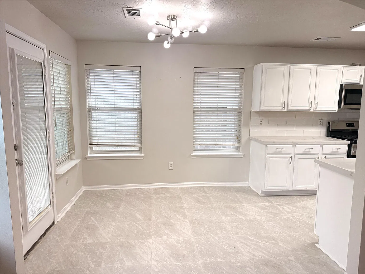 3 bed, 2.0 bath, 1418 sqft, $2,050 — Photo 4