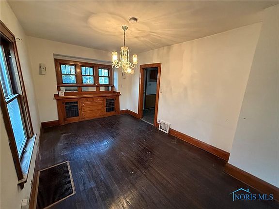 5th image of 616 E Park St