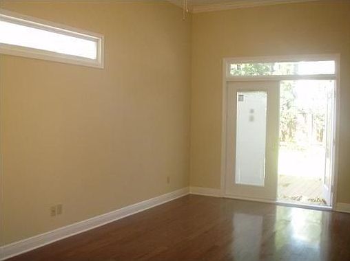 3rd image of 914 Bellecastle St