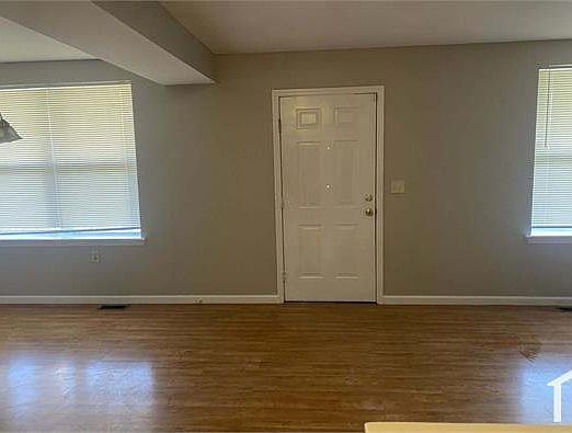 2nd image of 3055 Thomas St