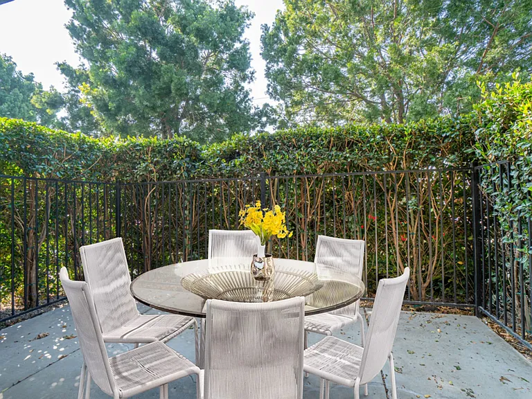 6462 Woodley Ave — Photo 9