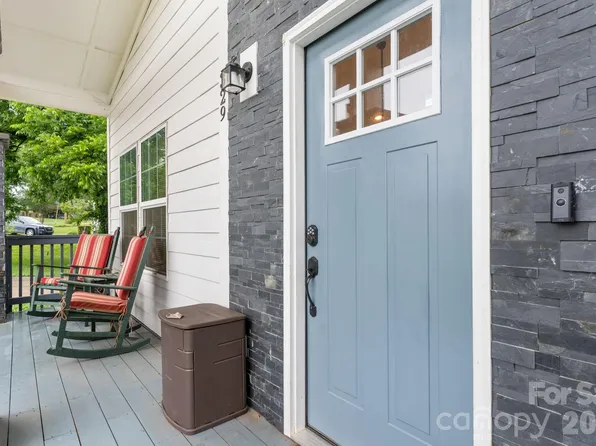 329 W F St, Newton, NC 28658