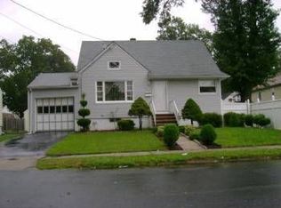 221 Hawthorne St, Roselle, NJ 07203
