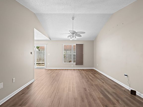 3rd image of 2125 Wedgewood Dr.