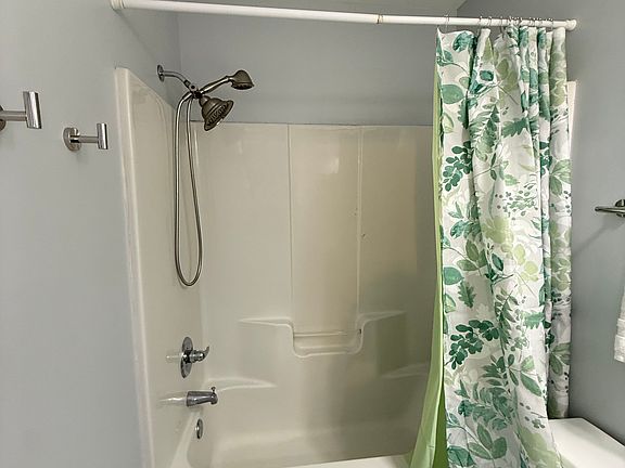 4th image of 3781 Winborne Ln Room 2