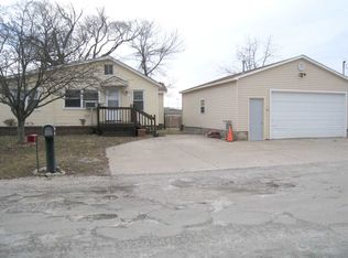2008 S Shore Dr, Moline, IL 61265
