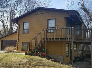 733 Des Moines Dr, Windom, MN 56101