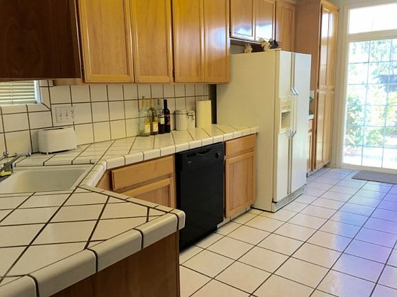 5th image of 372 Alicante Ct