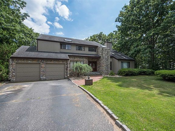2nd image of 21 Lily Dr
