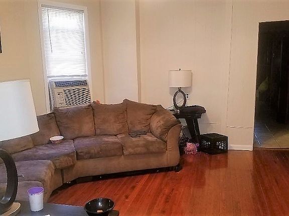 2nd image of 23 Glenwood Pl