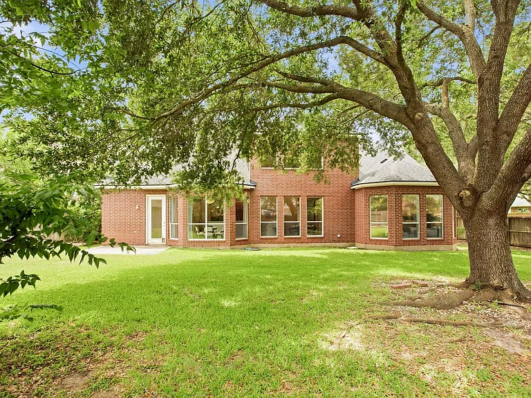 1322 Kirby Lake Ct — Photo 43