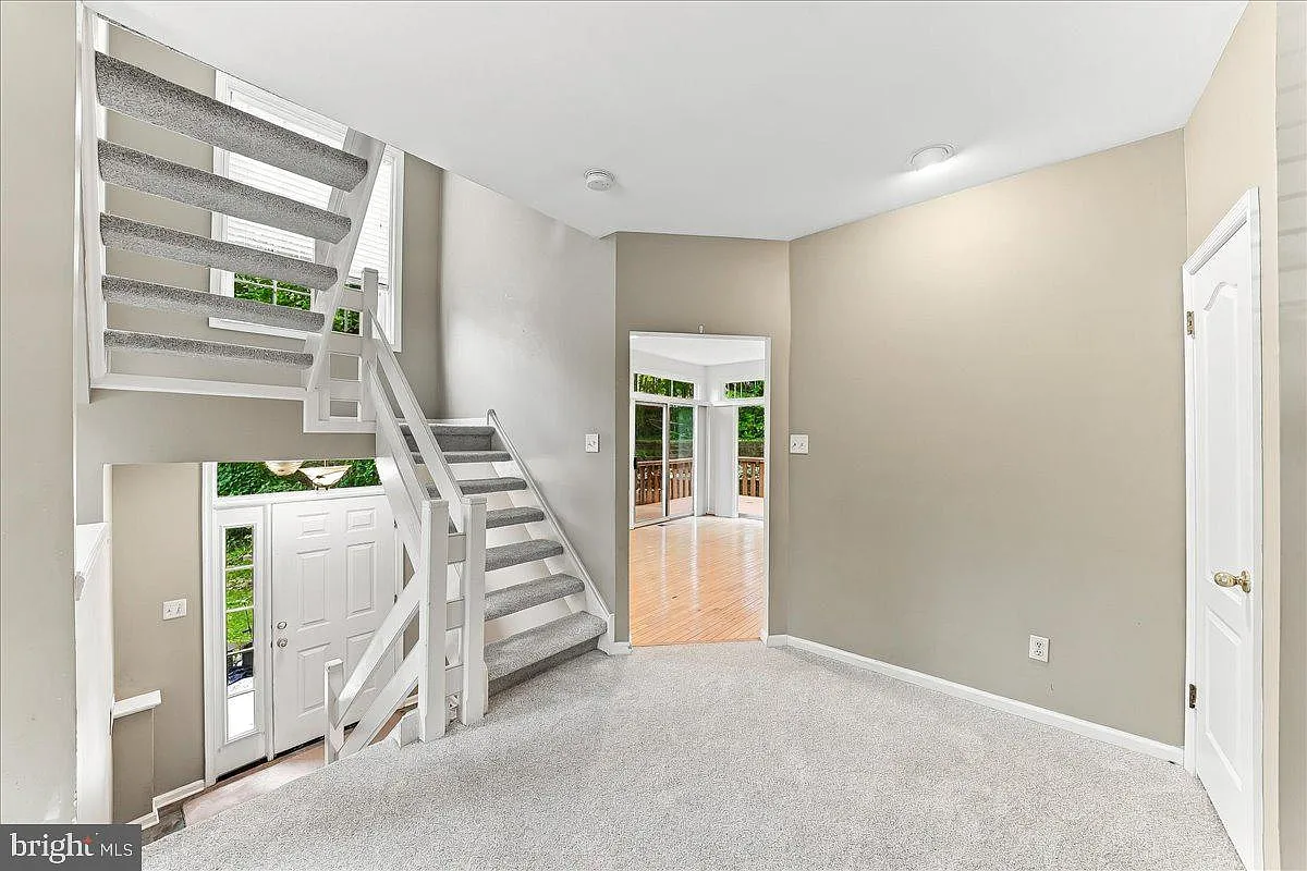 3 bed, 2.5 bath, 1799 sqft, $3,300 — Photo 2