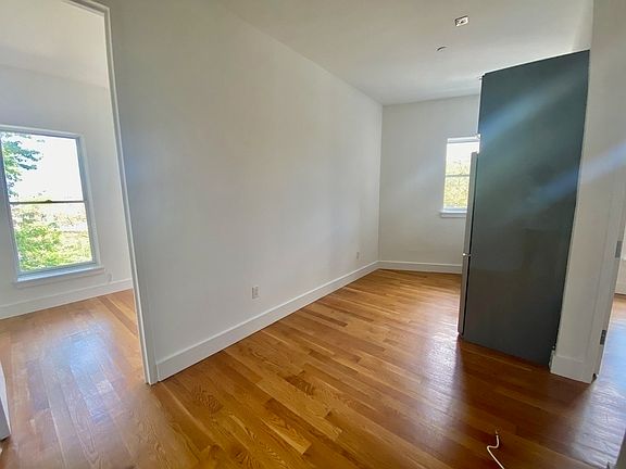 3rd image of 125 Lefferts Pl APT 4B