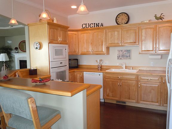 5th image of 1056 Laguna Dr