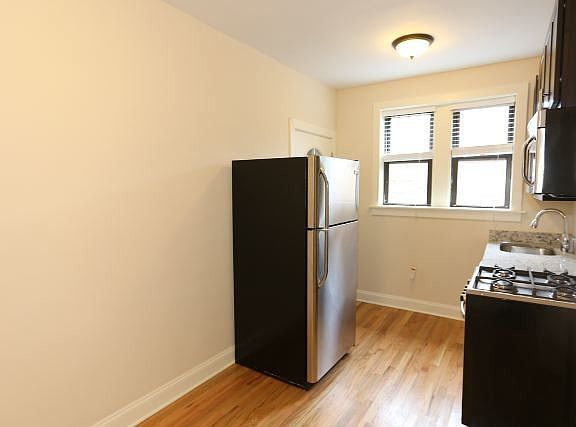 3rd image of 4038.5 N Ashland Ave #E5